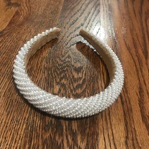 Stunning faux pearls and gems headband